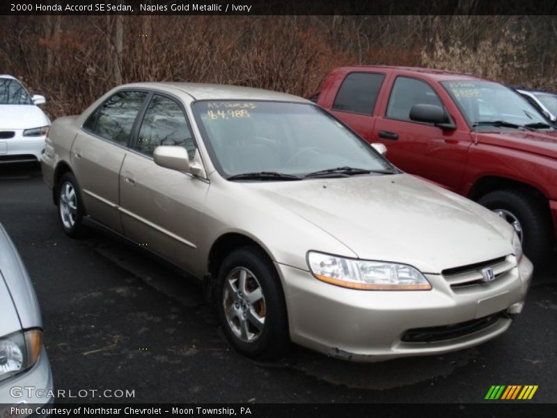 Front 3/4 View of 2000 Accord SE Sedan