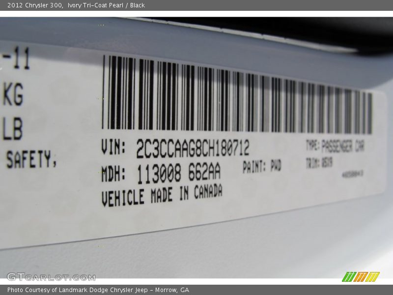 Ivory Tri-Coat Pearl / Black 2012 Chrysler 300