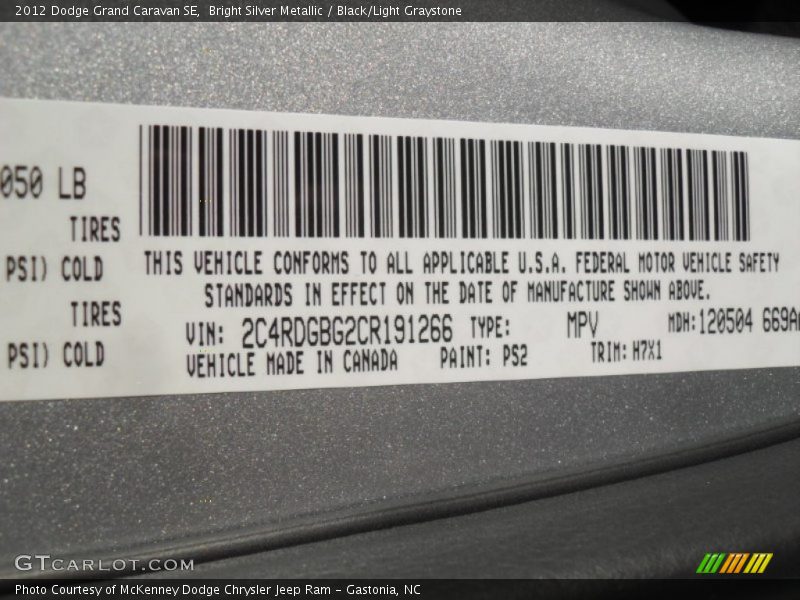Bright Silver Metallic / Black/Light Graystone 2012 Dodge Grand Caravan SE