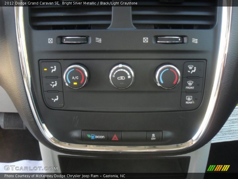 Bright Silver Metallic / Black/Light Graystone 2012 Dodge Grand Caravan SE