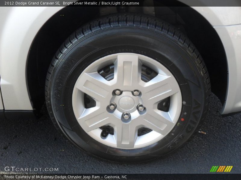 Bright Silver Metallic / Black/Light Graystone 2012 Dodge Grand Caravan SE