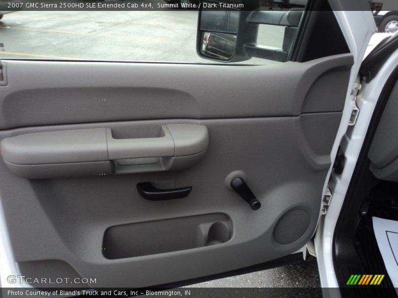 Door Panel of 2007 Sierra 2500HD SLE Extended Cab 4x4