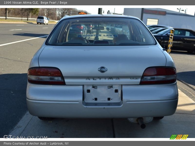 Beige Pearl / Beige 1996 Nissan Altima GLE