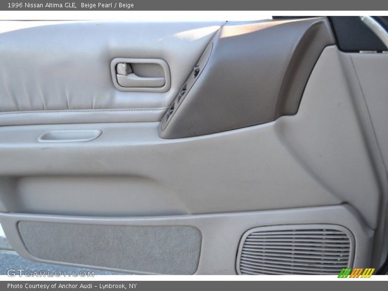 Beige Pearl / Beige 1996 Nissan Altima GLE