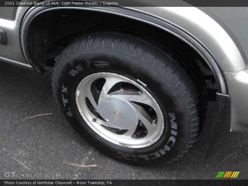Light Pewter Metallic / Graphite 2001 Chevrolet Blazer LS 4x4