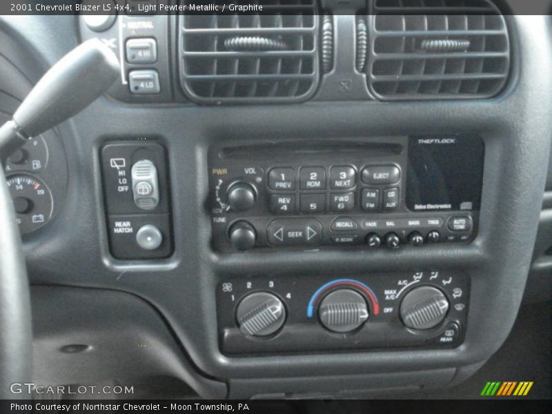 Light Pewter Metallic / Graphite 2001 Chevrolet Blazer LS 4x4