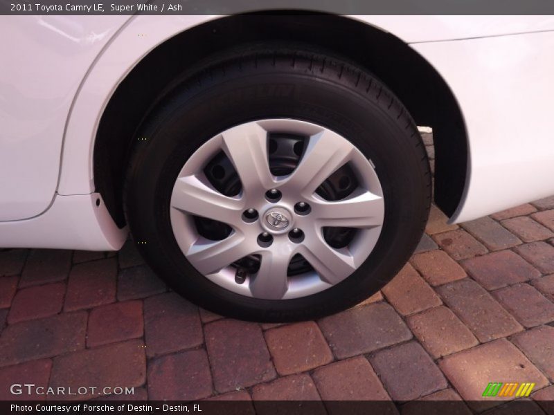 Super White / Ash 2011 Toyota Camry LE