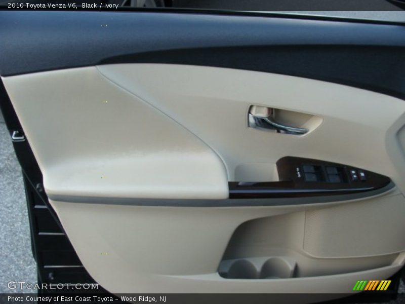 Black / Ivory 2010 Toyota Venza V6