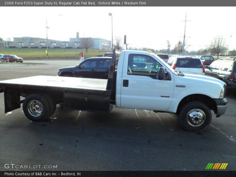Oxford White / Medium Flint 2006 Ford F350 Super Duty XL Regular Cab Flat Bed