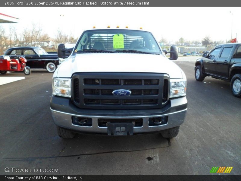 Oxford White / Medium Flint 2006 Ford F350 Super Duty XL Regular Cab Flat Bed