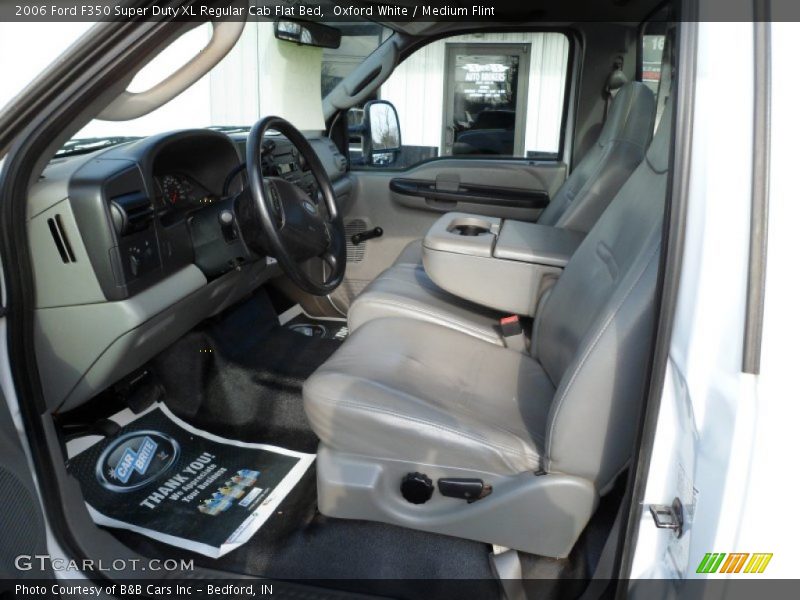Oxford White / Medium Flint 2006 Ford F350 Super Duty XL Regular Cab Flat Bed