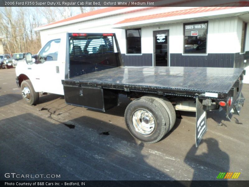 Oxford White / Medium Flint 2006 Ford F350 Super Duty XL Regular Cab Flat Bed