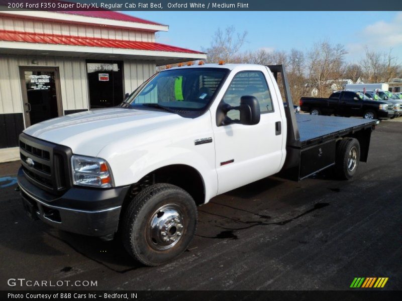 Oxford White / Medium Flint 2006 Ford F350 Super Duty XL Regular Cab Flat Bed