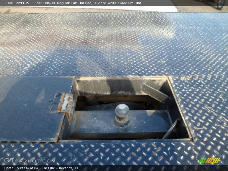 Oxford White / Medium Flint 2006 Ford F350 Super Duty XL Regular Cab Flat Bed