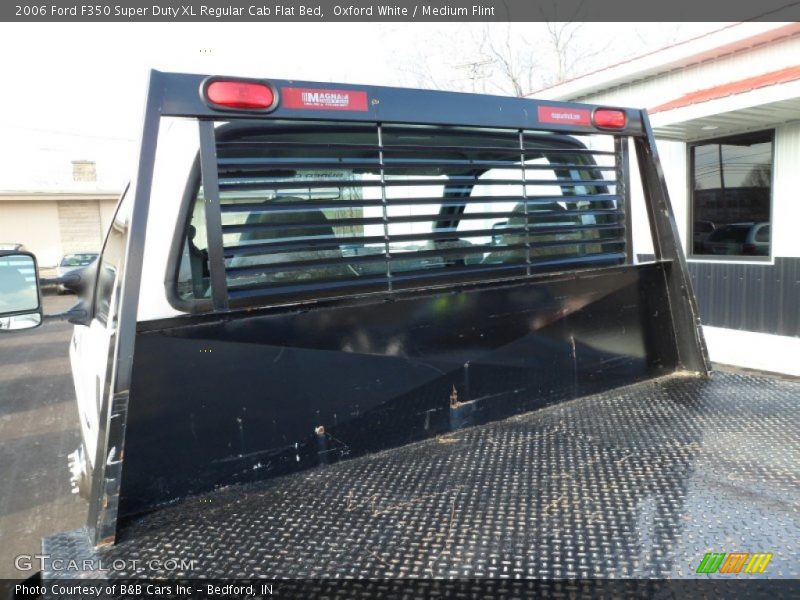 Oxford White / Medium Flint 2006 Ford F350 Super Duty XL Regular Cab Flat Bed