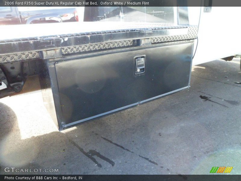 Oxford White / Medium Flint 2006 Ford F350 Super Duty XL Regular Cab Flat Bed