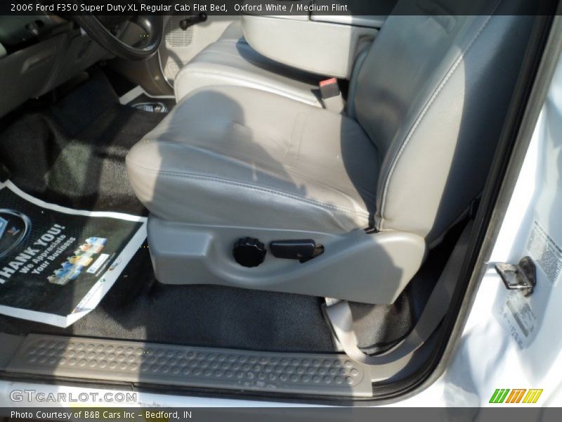 Oxford White / Medium Flint 2006 Ford F350 Super Duty XL Regular Cab Flat Bed
