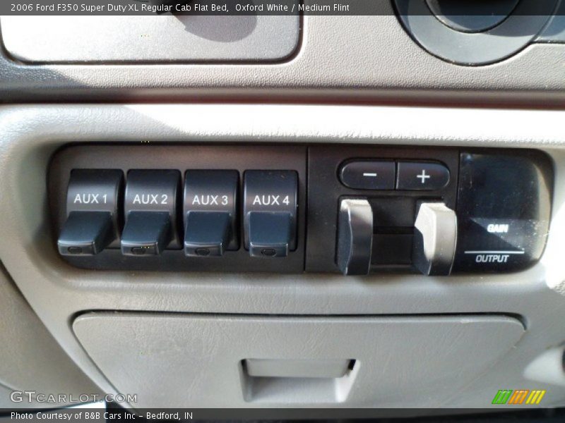 Oxford White / Medium Flint 2006 Ford F350 Super Duty XL Regular Cab Flat Bed