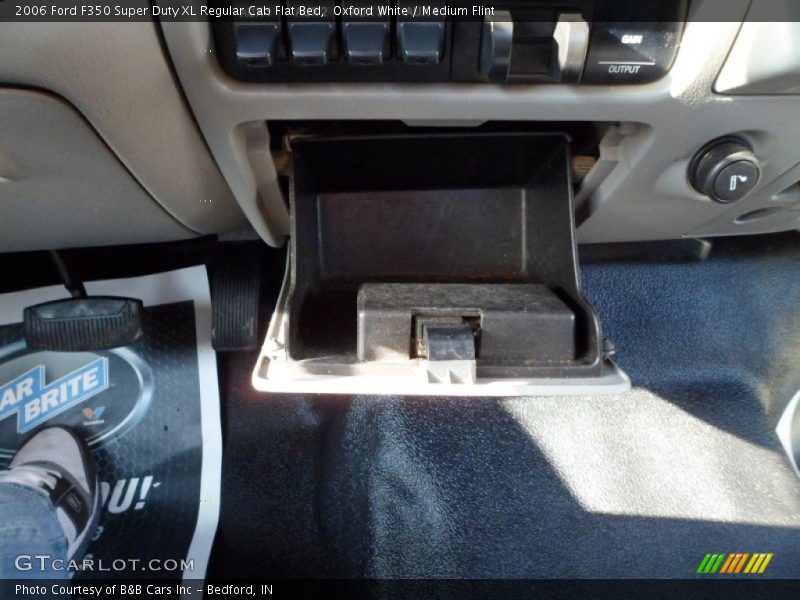 Oxford White / Medium Flint 2006 Ford F350 Super Duty XL Regular Cab Flat Bed