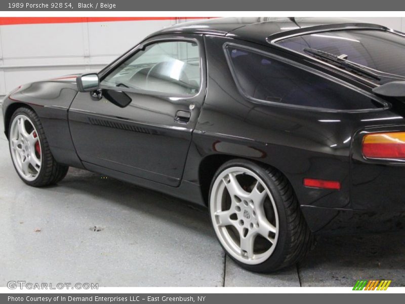Black / Beige 1989 Porsche 928 S4