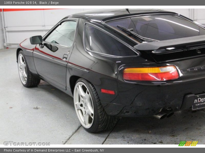 Black / Beige 1989 Porsche 928 S4