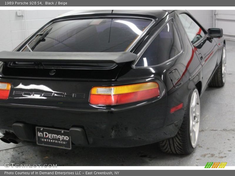 Black / Beige 1989 Porsche 928 S4