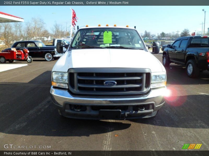 Oxford White / Medium Flint 2002 Ford F350 Super Duty XL Regular Cab Chassis