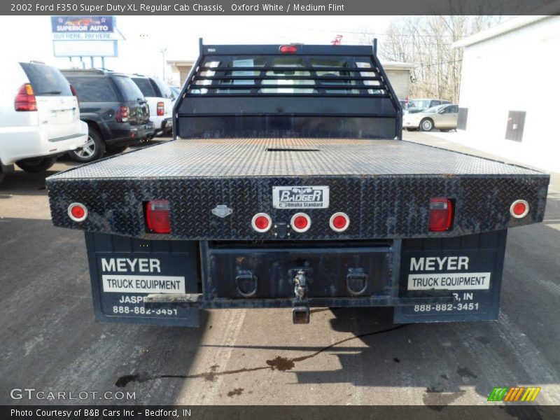 Oxford White / Medium Flint 2002 Ford F350 Super Duty XL Regular Cab Chassis