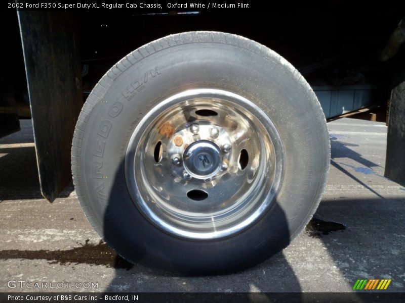 Oxford White / Medium Flint 2002 Ford F350 Super Duty XL Regular Cab Chassis
