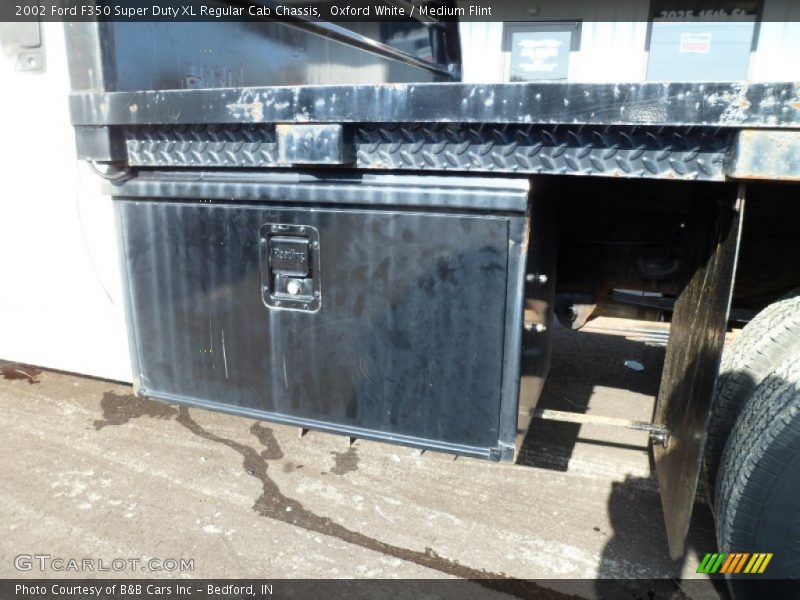 Oxford White / Medium Flint 2002 Ford F350 Super Duty XL Regular Cab Chassis