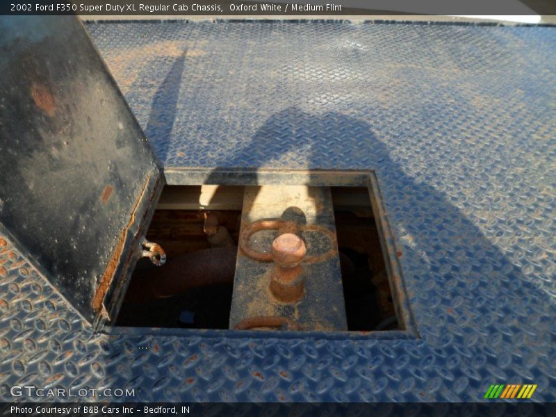 Oxford White / Medium Flint 2002 Ford F350 Super Duty XL Regular Cab Chassis