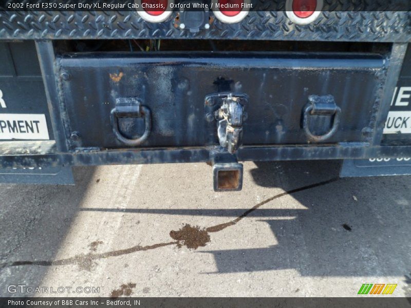 Oxford White / Medium Flint 2002 Ford F350 Super Duty XL Regular Cab Chassis