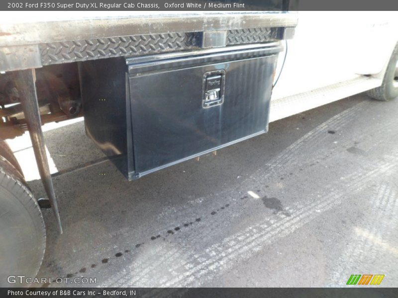 Oxford White / Medium Flint 2002 Ford F350 Super Duty XL Regular Cab Chassis