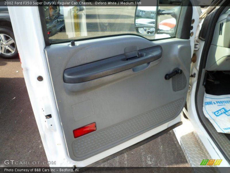 Oxford White / Medium Flint 2002 Ford F350 Super Duty XL Regular Cab Chassis