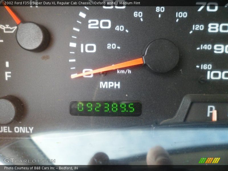 Oxford White / Medium Flint 2002 Ford F350 Super Duty XL Regular Cab Chassis