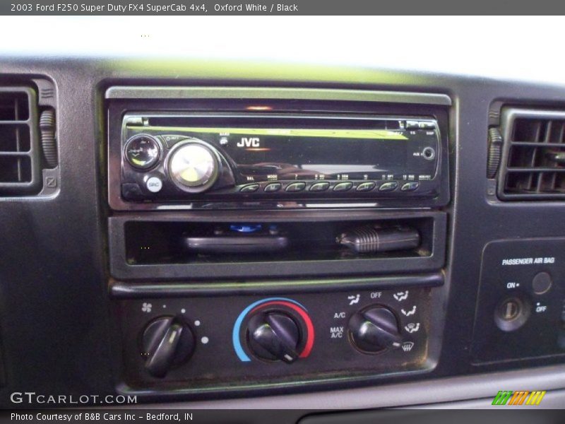 Oxford White / Black 2003 Ford F250 Super Duty FX4 SuperCab 4x4