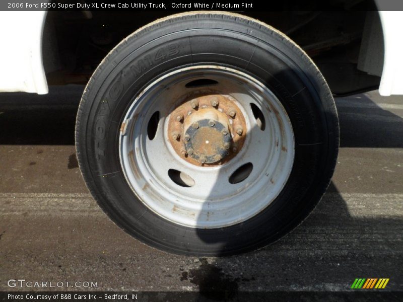 Oxford White / Medium Flint 2006 Ford F550 Super Duty XL Crew Cab Utility Truck