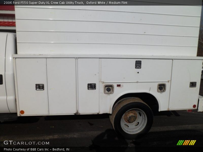 Oxford White / Medium Flint 2006 Ford F550 Super Duty XL Crew Cab Utility Truck