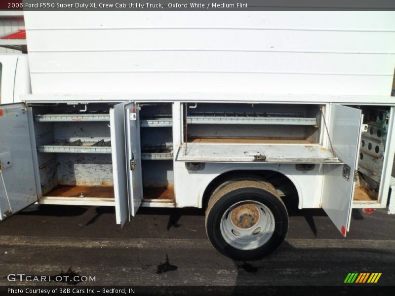 Oxford White / Medium Flint 2006 Ford F550 Super Duty XL Crew Cab Utility Truck