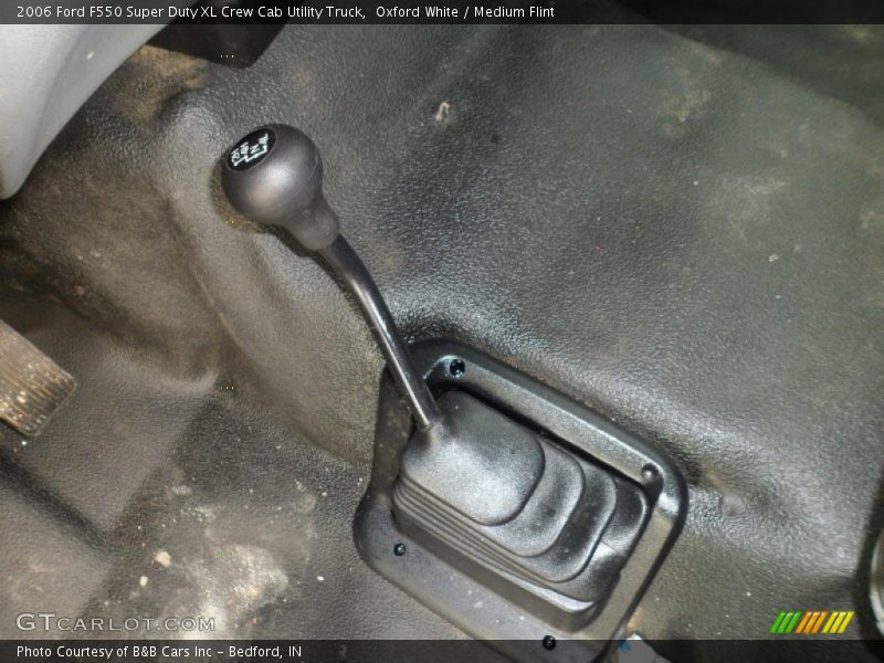 Oxford White / Medium Flint 2006 Ford F550 Super Duty XL Crew Cab Utility Truck