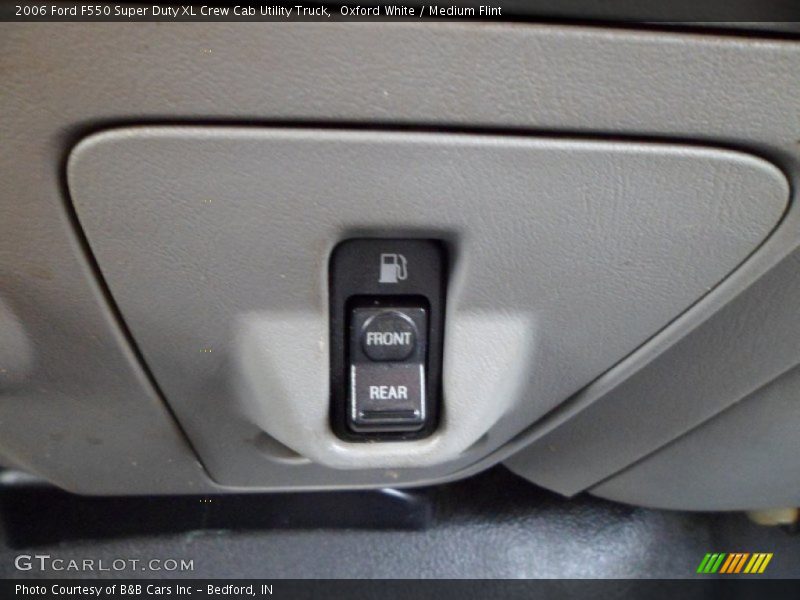 Oxford White / Medium Flint 2006 Ford F550 Super Duty XL Crew Cab Utility Truck