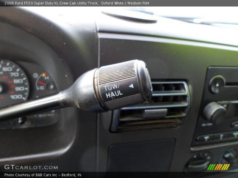Oxford White / Medium Flint 2006 Ford F550 Super Duty XL Crew Cab Utility Truck
