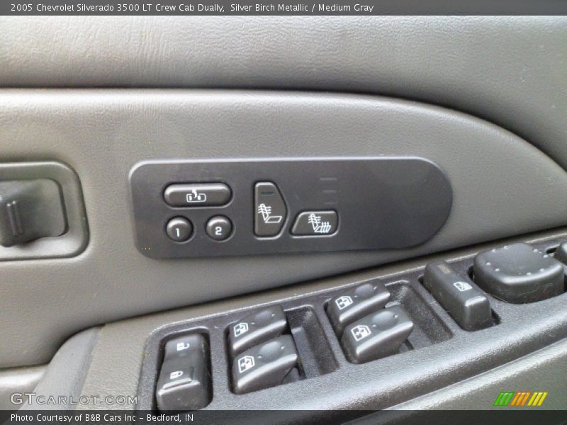Controls of 2005 Silverado 3500 LT Crew Cab Dually