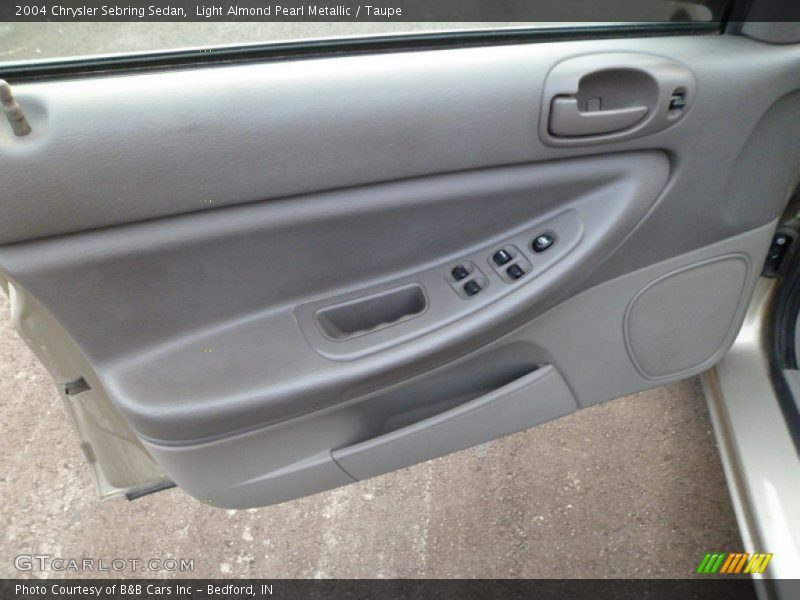 Light Almond Pearl Metallic / Taupe 2004 Chrysler Sebring Sedan