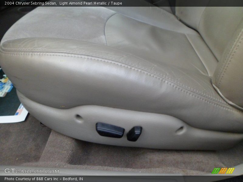 Light Almond Pearl Metallic / Taupe 2004 Chrysler Sebring Sedan