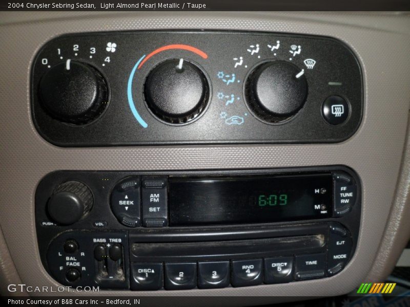 Light Almond Pearl Metallic / Taupe 2004 Chrysler Sebring Sedan