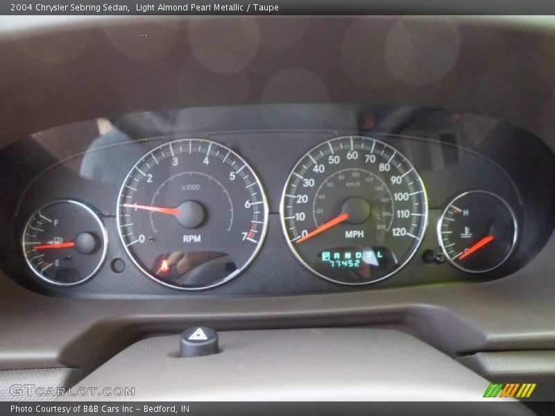 Light Almond Pearl Metallic / Taupe 2004 Chrysler Sebring Sedan