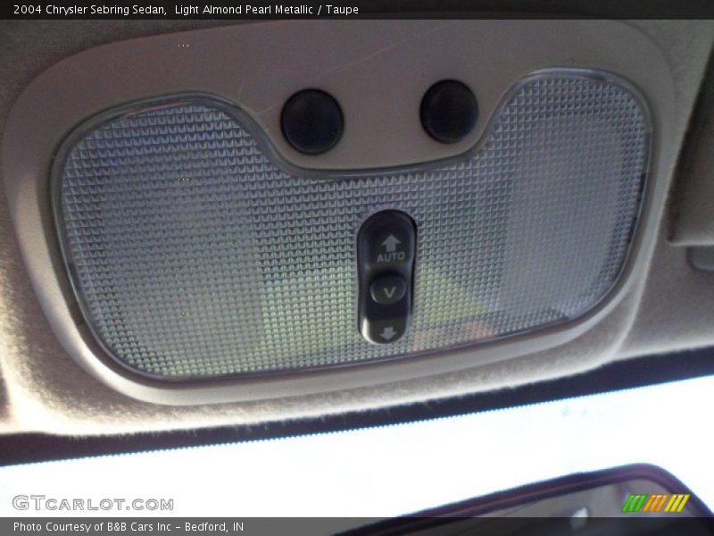 Light Almond Pearl Metallic / Taupe 2004 Chrysler Sebring Sedan