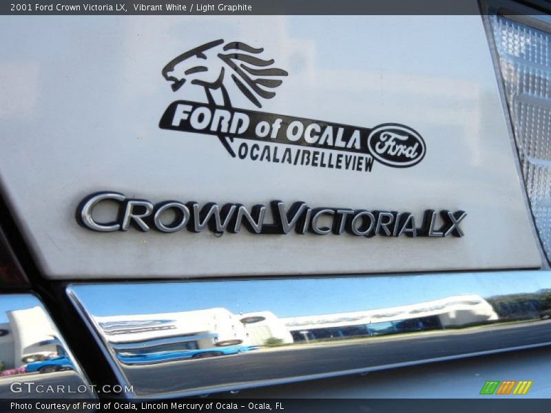 Vibrant White / Light Graphite 2001 Ford Crown Victoria LX