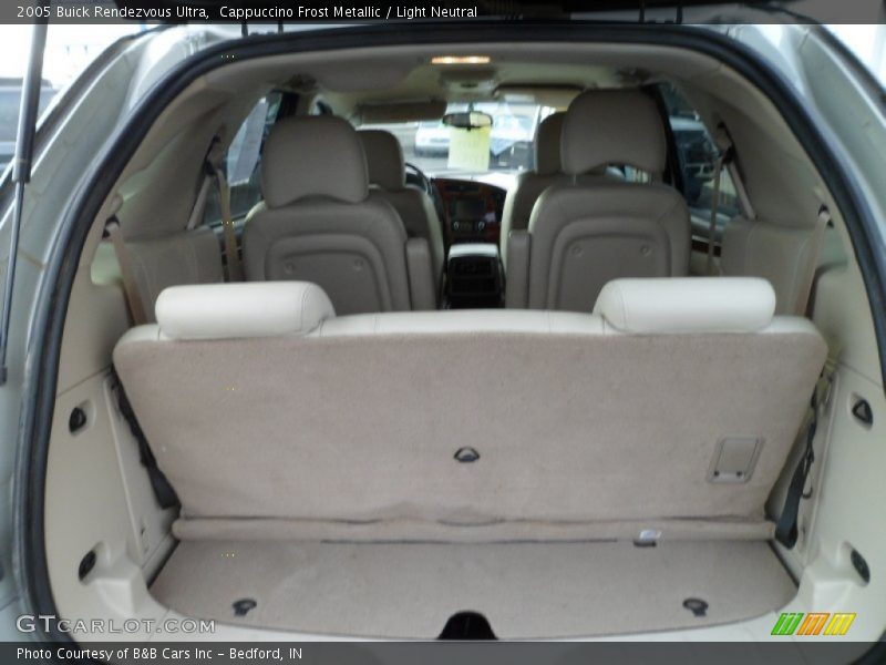  2005 Rendezvous Ultra Trunk